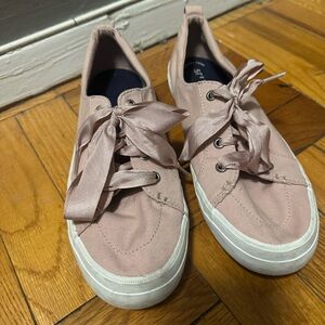 Light Pink Sperry sneakers with bows (Size 10)